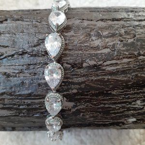 Teardrop Cubic Zirconia Braclet
